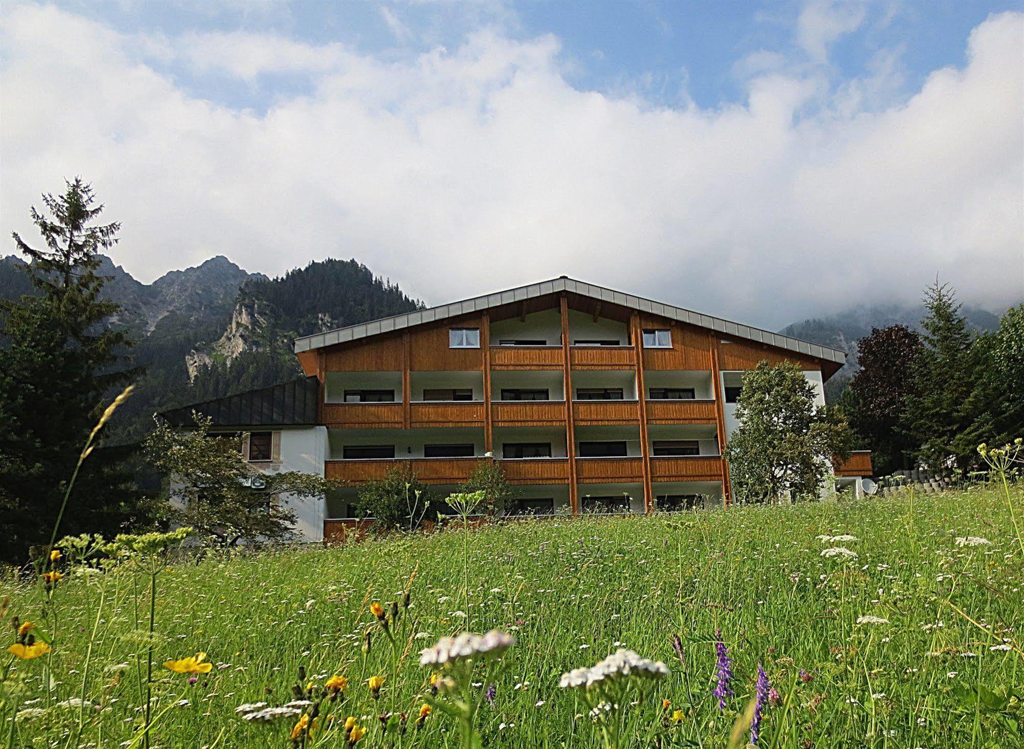 Hotel Sonnblick Вальд-ам-Арльберг Экстерьер фото